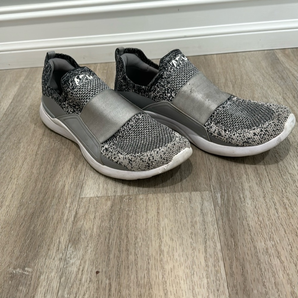 EUC Mens APL running shoe